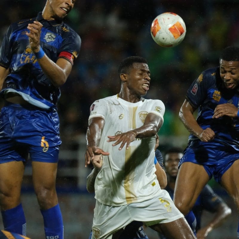 Match action from Muangthong United vs Ayutthaya United in the Thai League 1. | ภาพการแข่งขัน เมืองทอง ยูไนเต็ด พบ อยุธยา ยูไนเต็ด ไทยลีก 1
