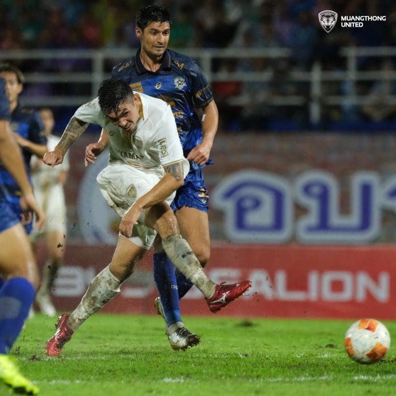 Match action from Muangthong United vs Ayutthaya United in the Thai League 1. | ภาพการแข่งขัน เมืองทอง ยูไนเต็ด พบ อยุธยา ยูไนเต็ด ไทยลีก 1