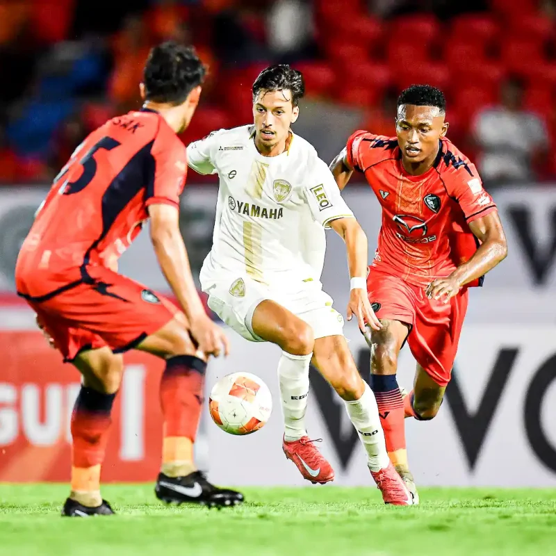 Muangthong vs Nakhon Ratchasima: The 1-1 Draw (Penalty Awarded) | Matchday 6 Gallery