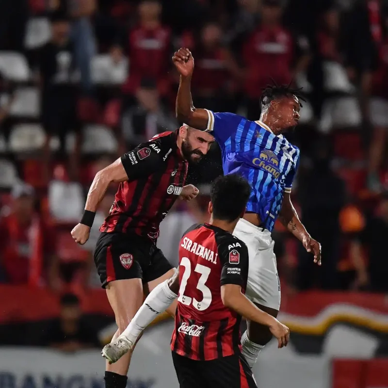 PHOTO GALLERY: Muangthong United vs Chonburi FC | Thai League Matchday Action