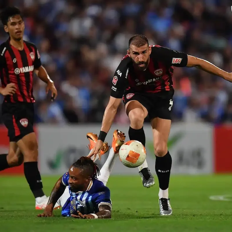 PHOTO GALLERY: Muangthong United vs Chonburi FC | Thai League Matchday Action