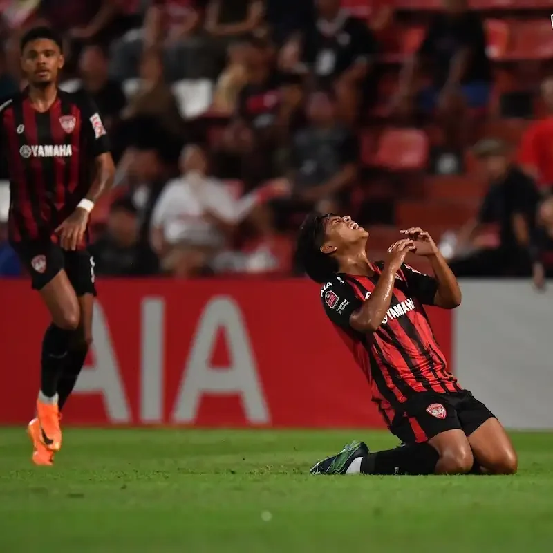 PHOTO GALLERY: Muangthong United vs Chonburi FC | Thai League Matchday Action