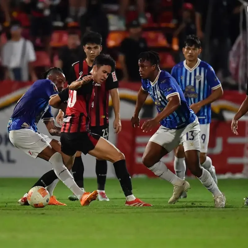 PHOTO GALLERY: Muangthong United vs Chonburi FC | Thai League Matchday Action