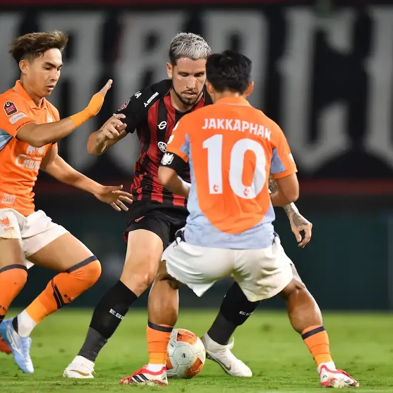 Match Photos - Action Shots - Muangthong United at Ratchaburi - Thai League 1