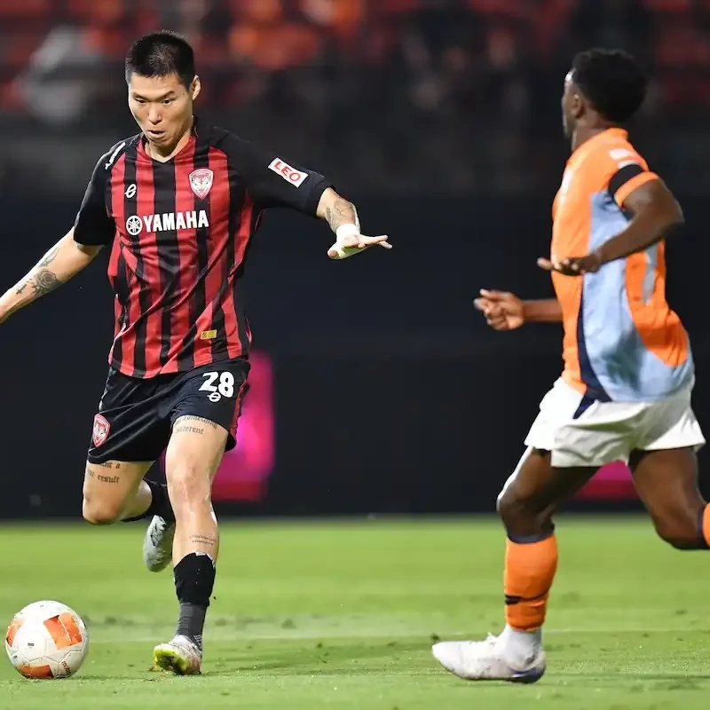Match Photos - Action Shots - Muangthong United at Ratchaburi - Thai League 1