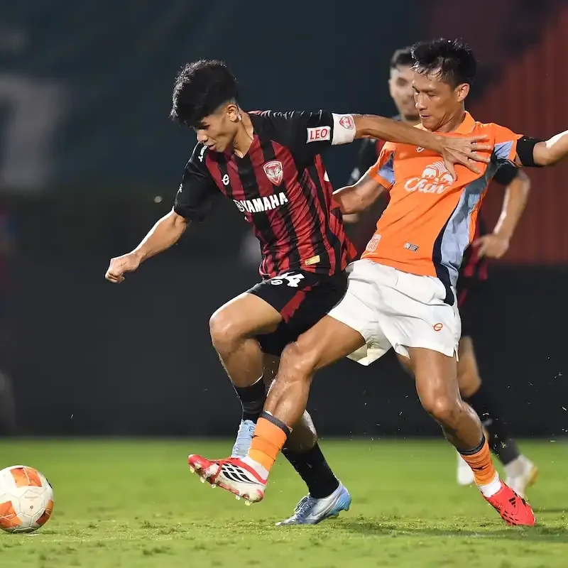 Match Photos - Action Shots - Muangthong United at Ratchaburi - Thai League 1