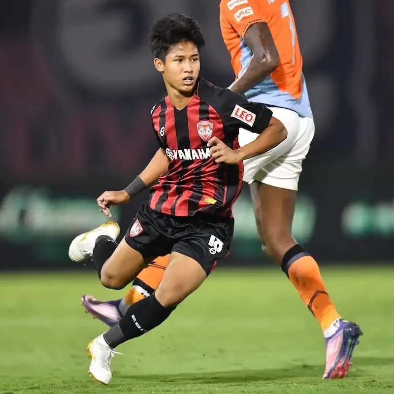 Match Photos - Action Shots - Muangthong United at Ratchaburi - Thai League 1